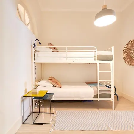 Apartamento Charming 3br W/ Patio, By Timecooler