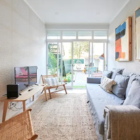 Charming 3br W/ Patio, By Timecooler