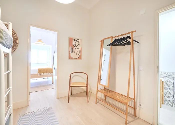 Charming 3br W/ Patio, By Timecooler