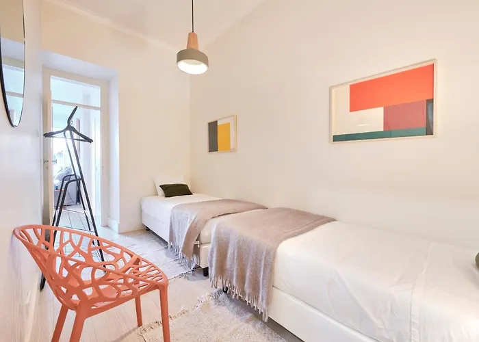 Charming 3br W/ Patio, By Timecooler *