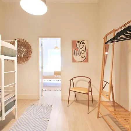 Charming 3br W/ Patio, By Timecooler * Лісабон