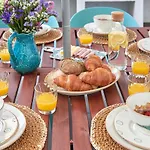 Charming 3br W/ Patio, By Timecooler *